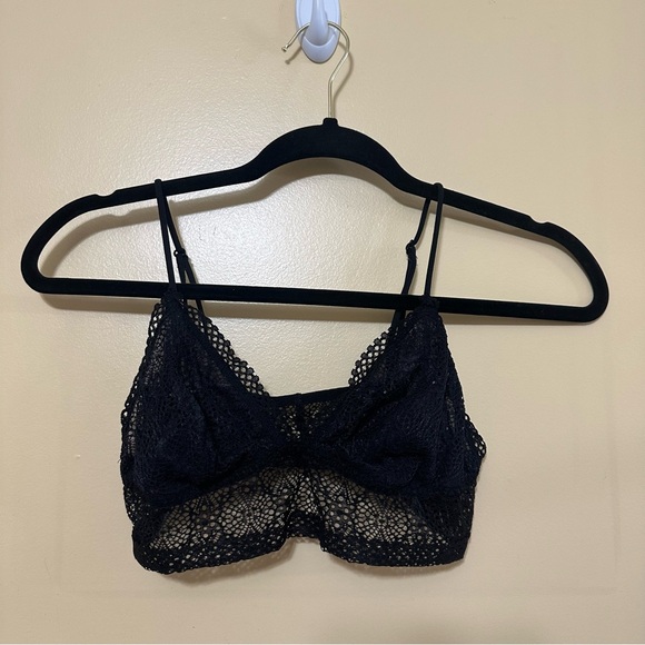 Victoria's Secret Other - Victoria's Secret Black Delicate Crochet Lace Bralette Adjustable Straps Sz Med